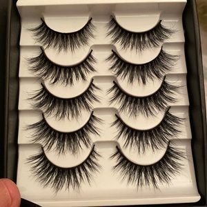 NWT Rebel lashes